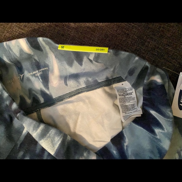 OLD NAVY - NWT 7/8 Ankle High Rise Leggings - Picture 3 of 5